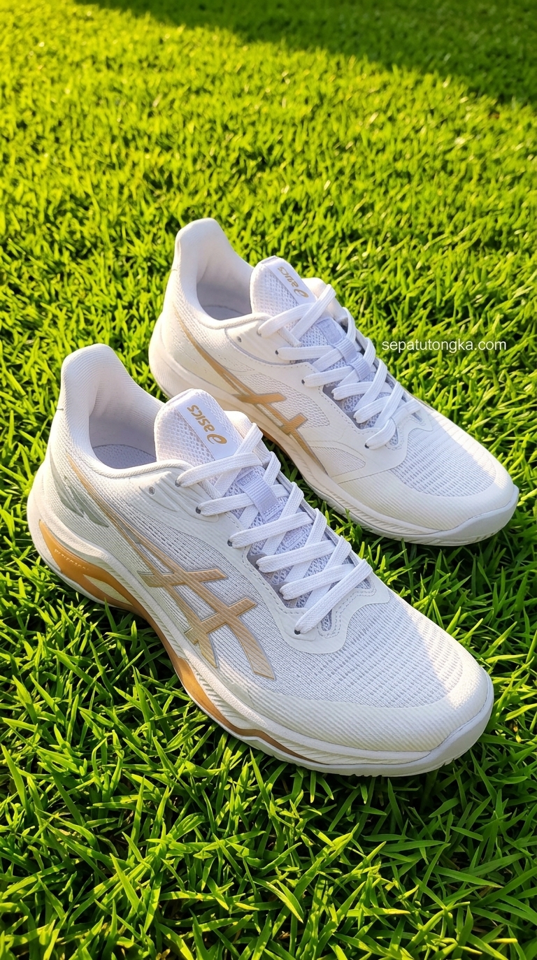 ASICS Netburner Ballistic FF 4 in the White/Champagne