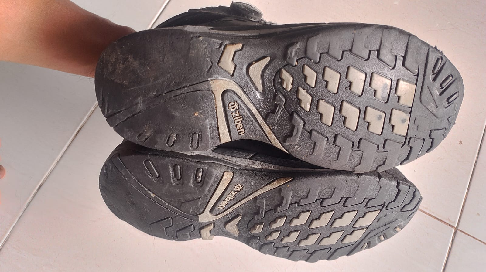 sepatu savety ujung besi foto 2
