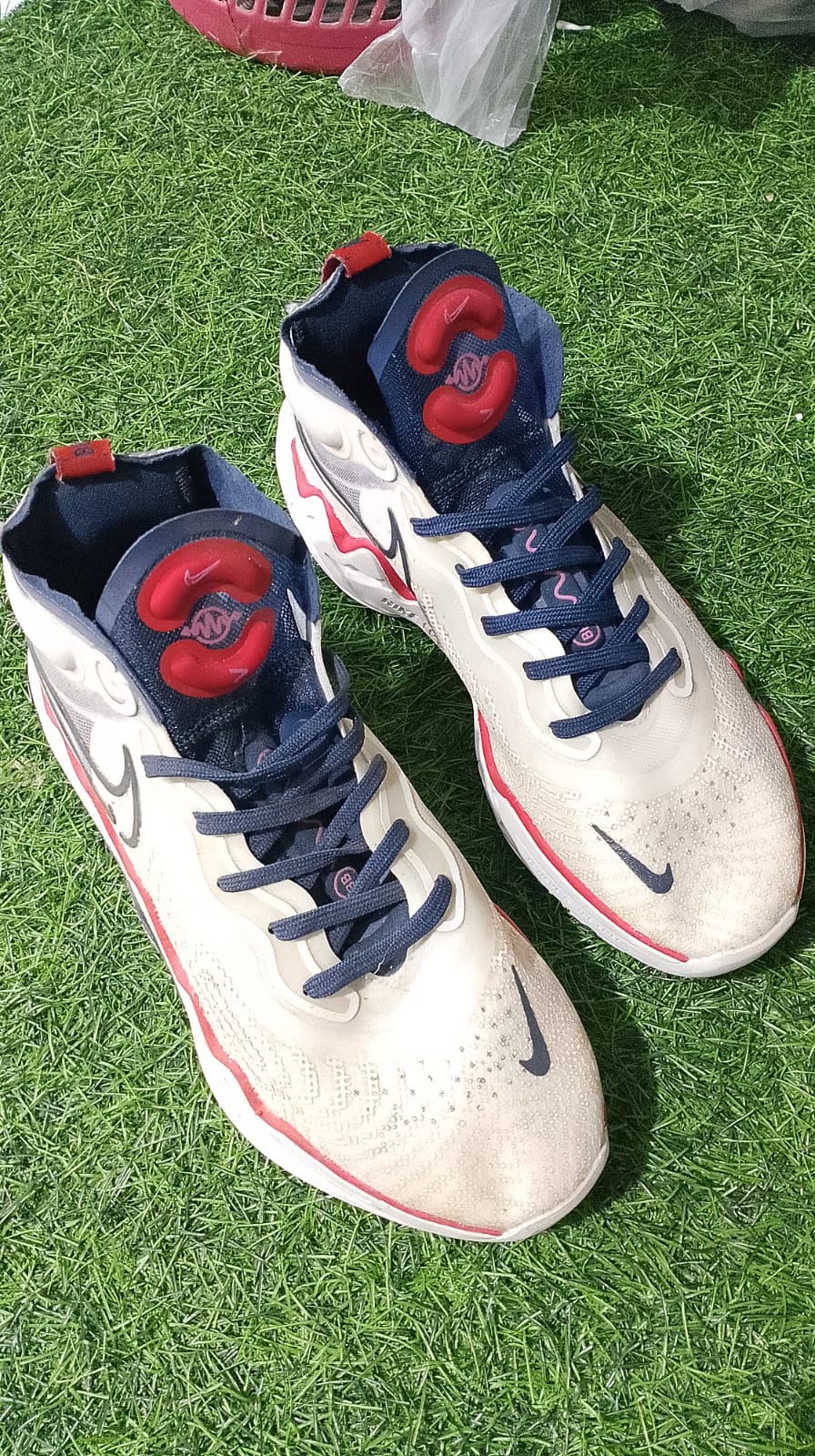 sepatu basket  Nike Air Zoom G.T. Run "Rawdacious" foto 5