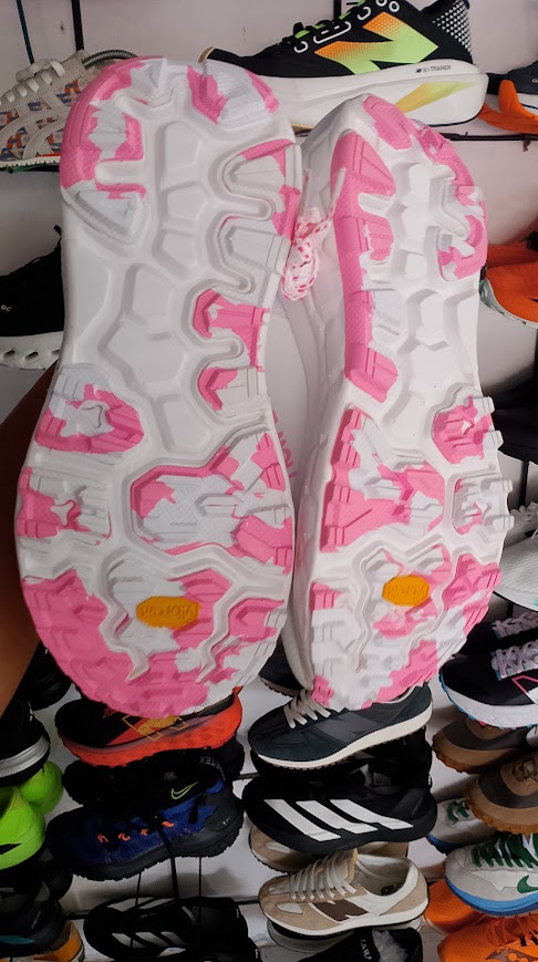 sepatu lari wanita trail run foto 3