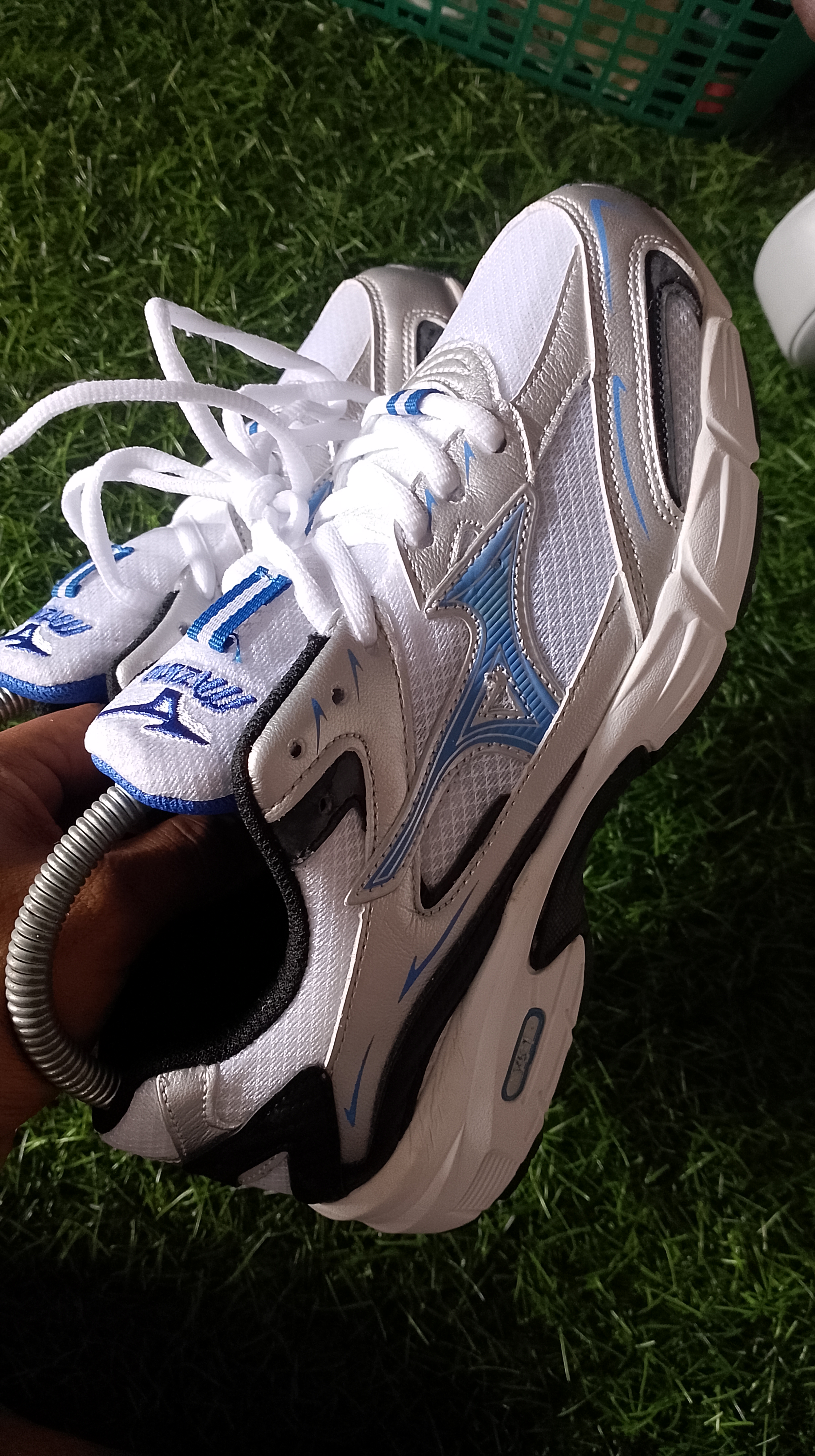 sepatu volley asic foto 2