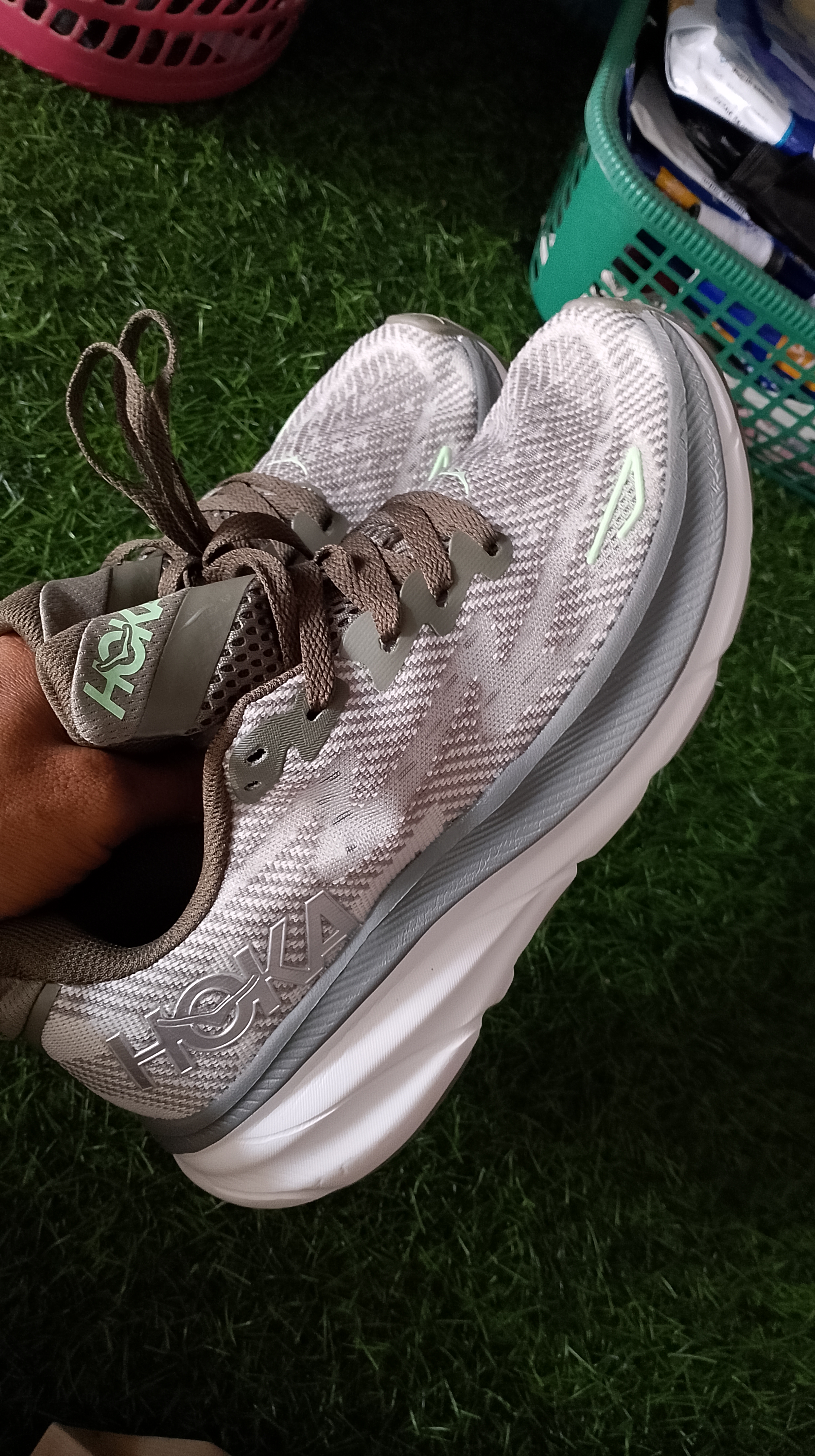 Hoka Clifton 9 "Olive Haze / Mercury" dengan kode gaya/SKU 1127895-OHMR foto 3