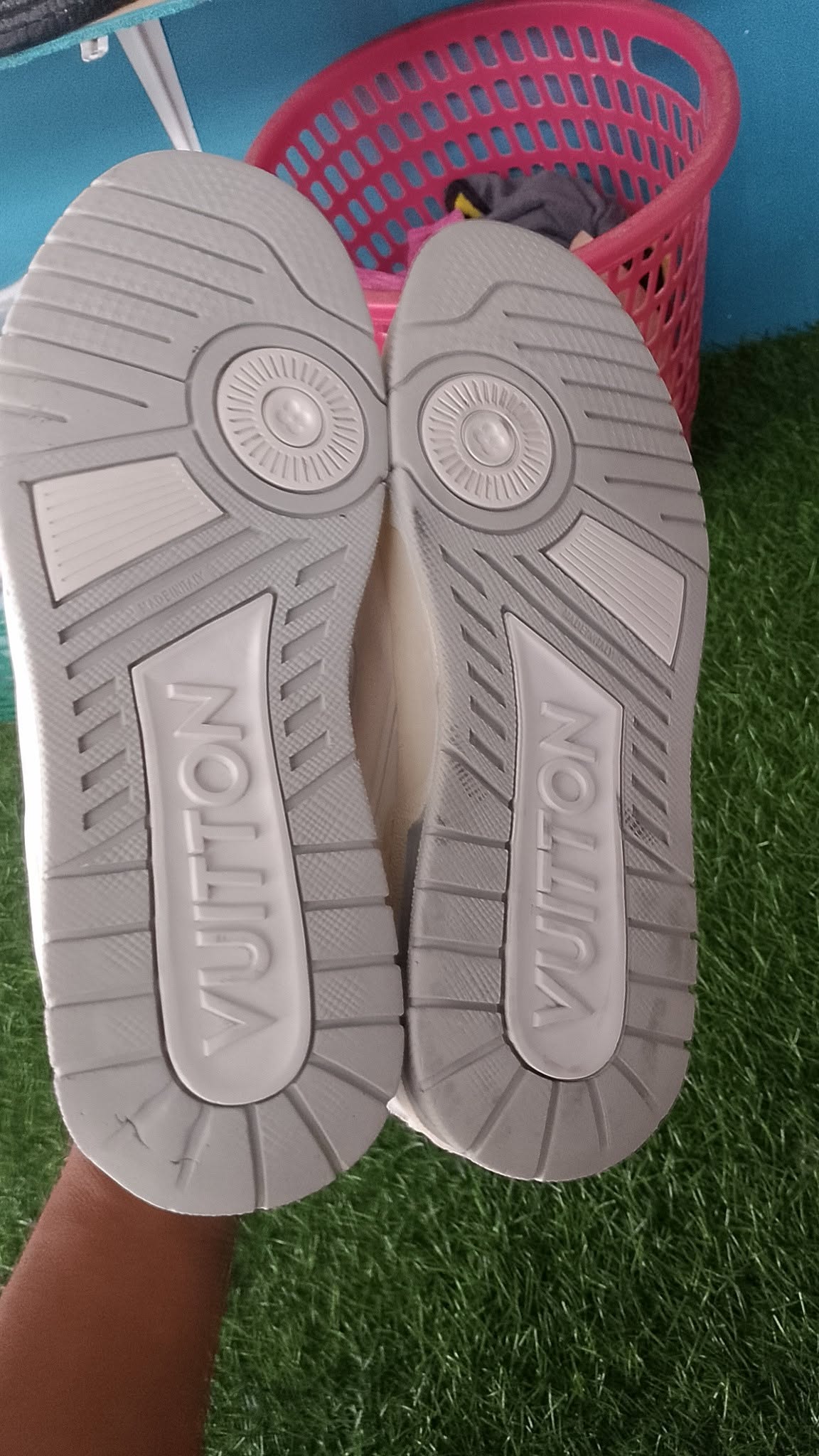 sepatu LV foto 2