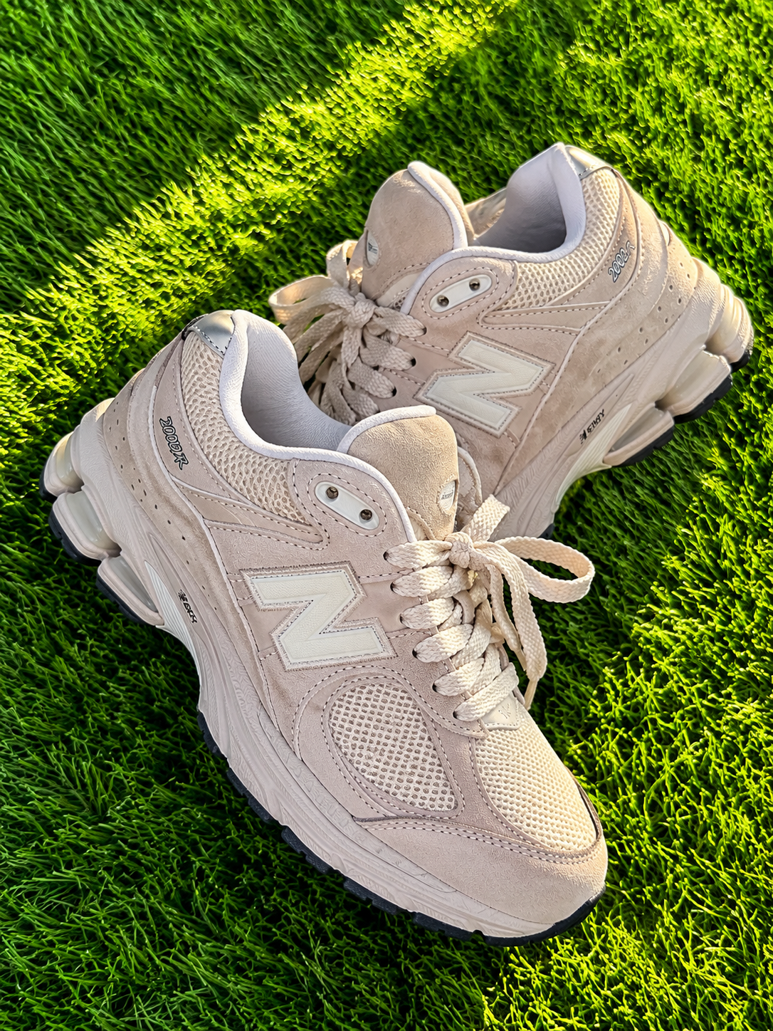 nb 2002 r, sneaker pria