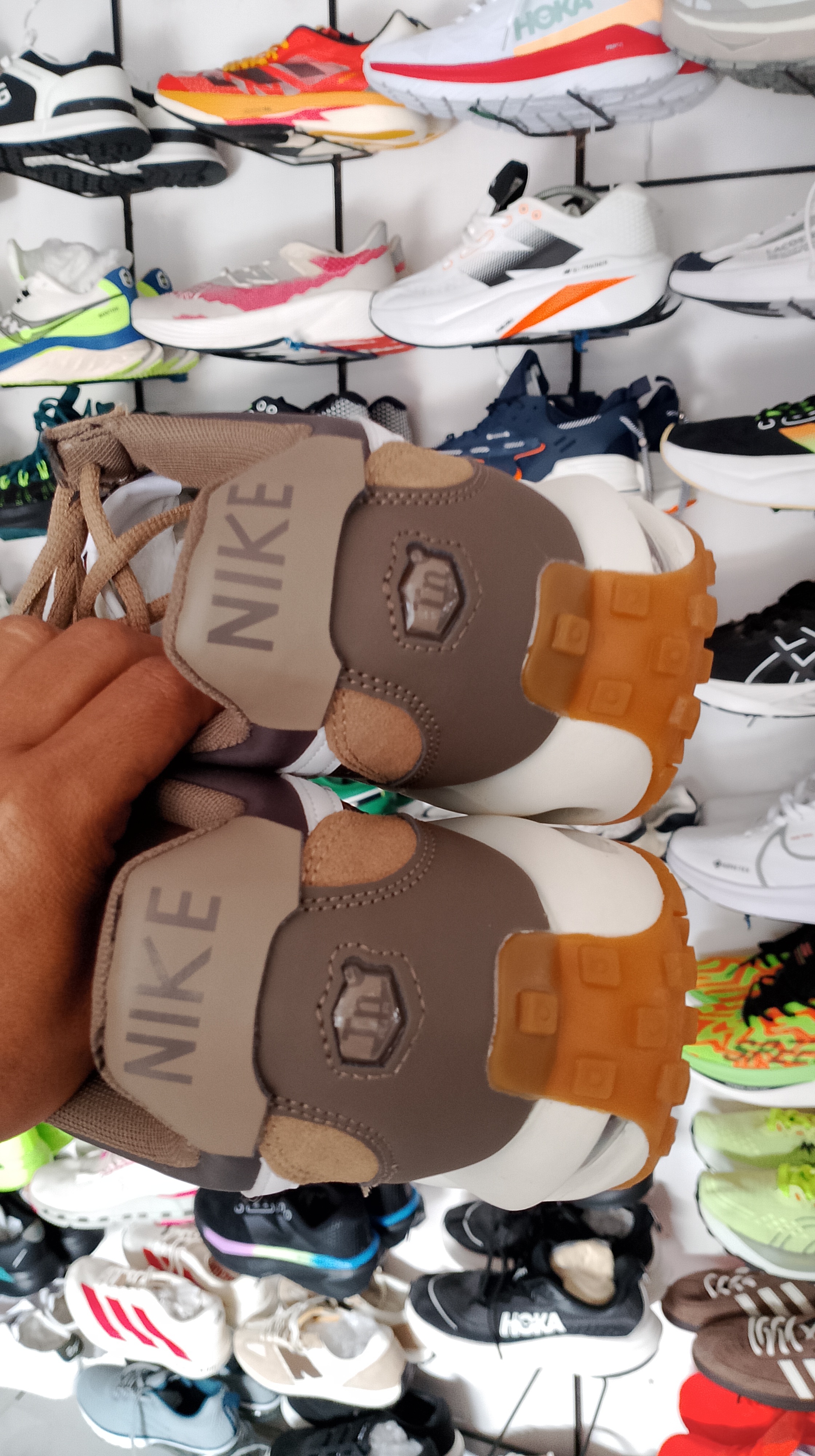 sneaker palopo- Nike Air Max Waffle SP (varian warna Matte Olive / Dark Brown Gum foto 3