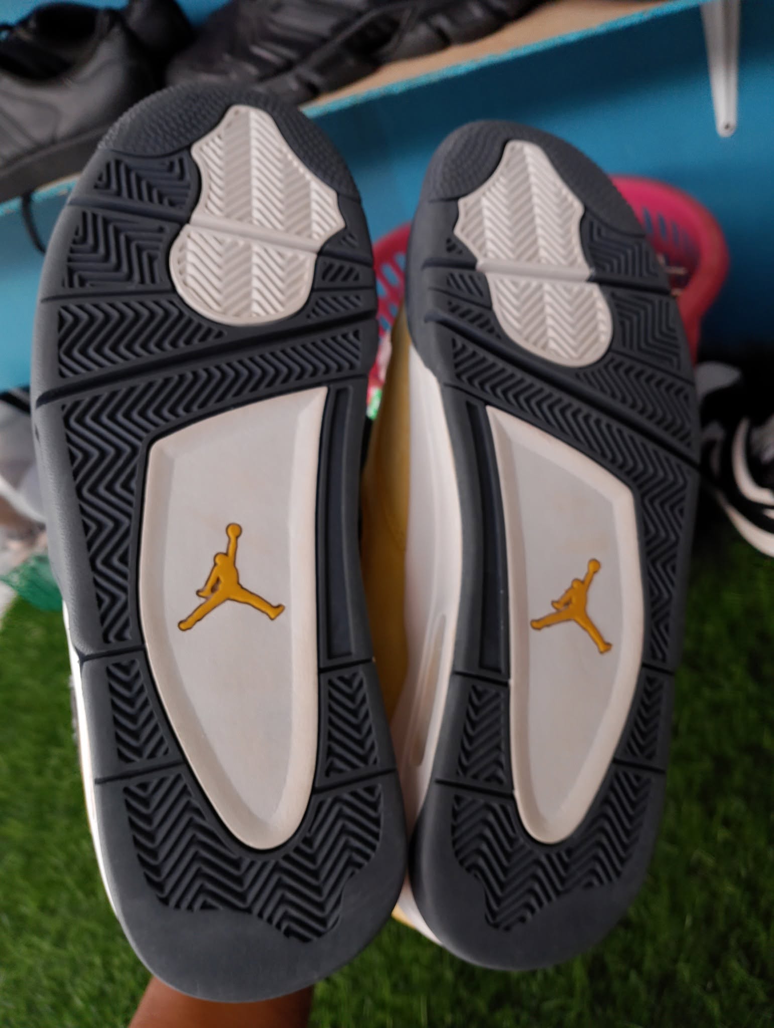 Air Jordan 4 Retro "Lightning" (2021) foto 2