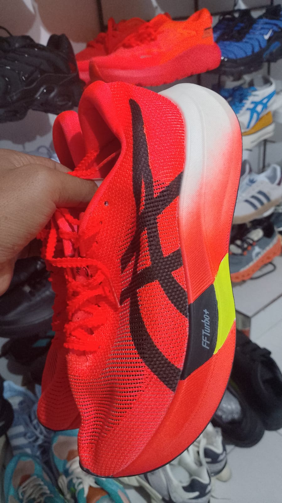 sepatu lari asics foto 2