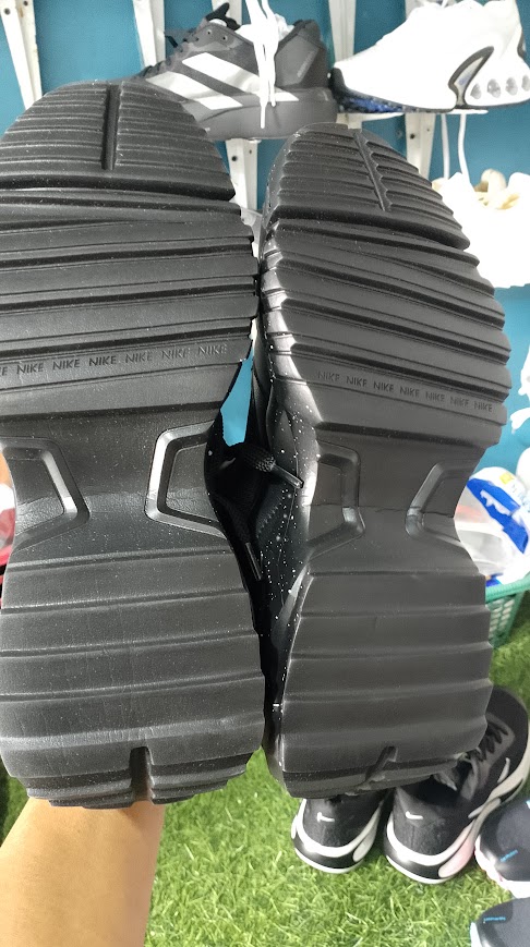 sepatu fullblack nike foto 3