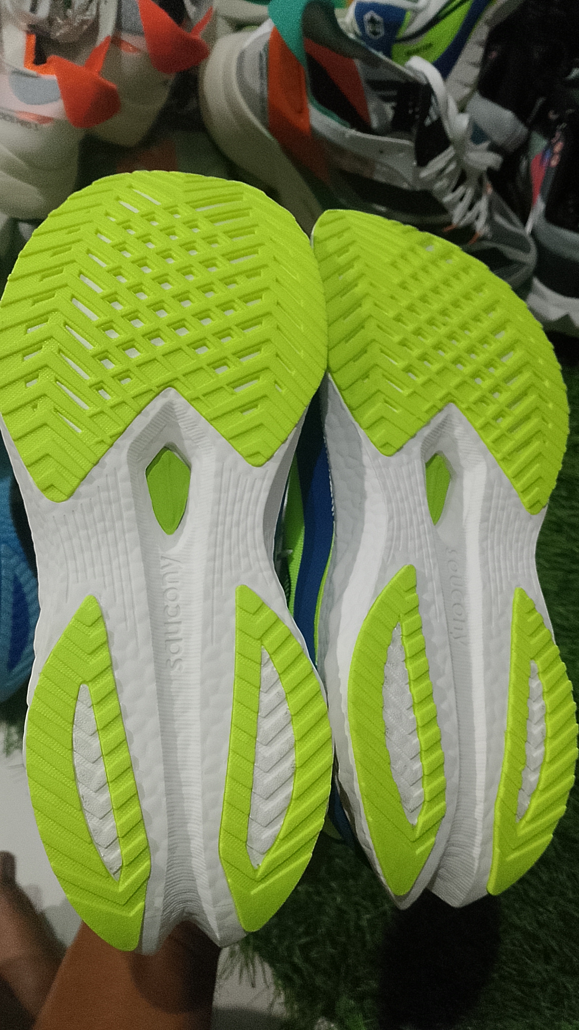 sepatu lari saucony foto 3