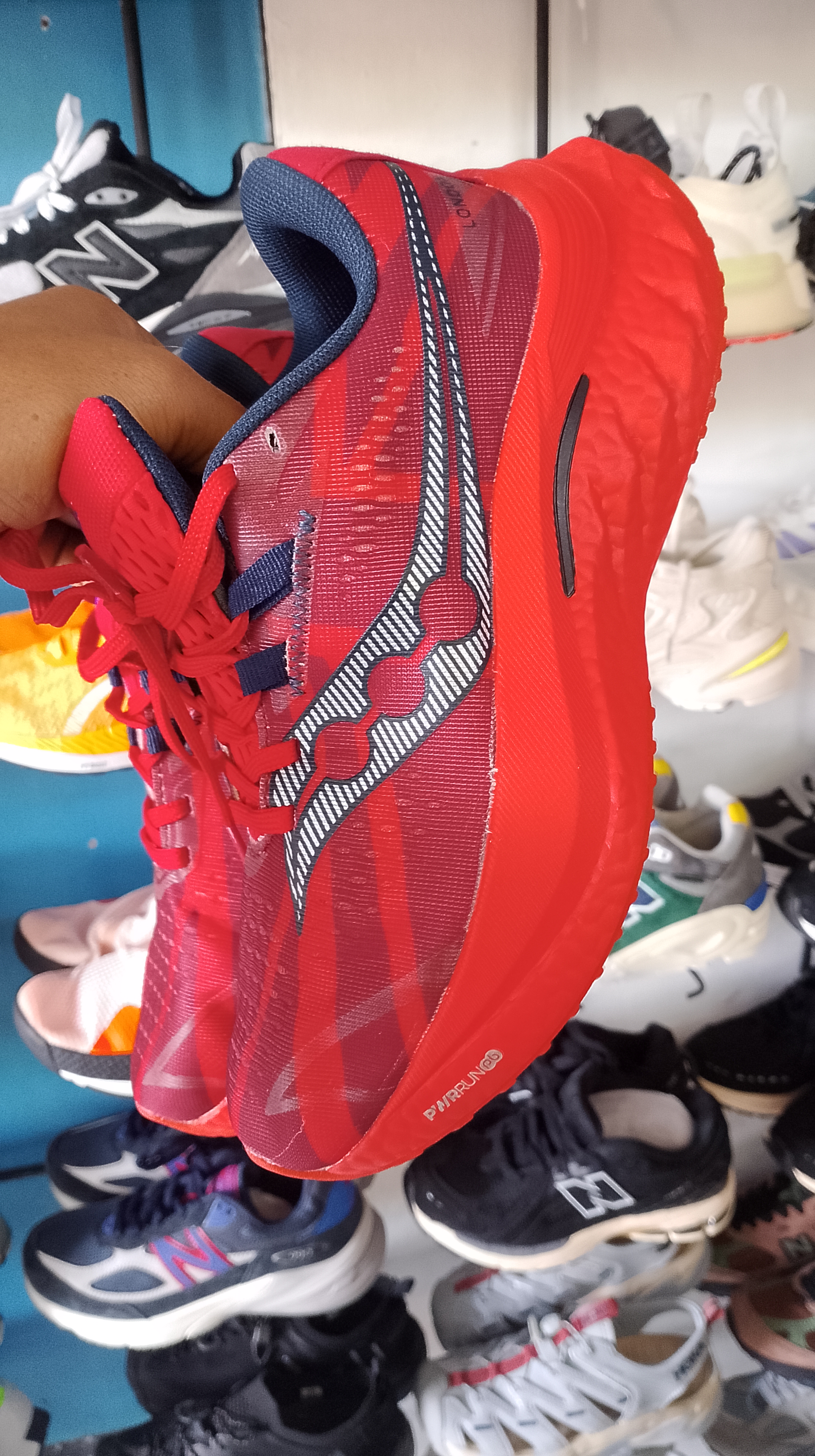 sepatu lari cowok saucony endorvin 4 foto 3