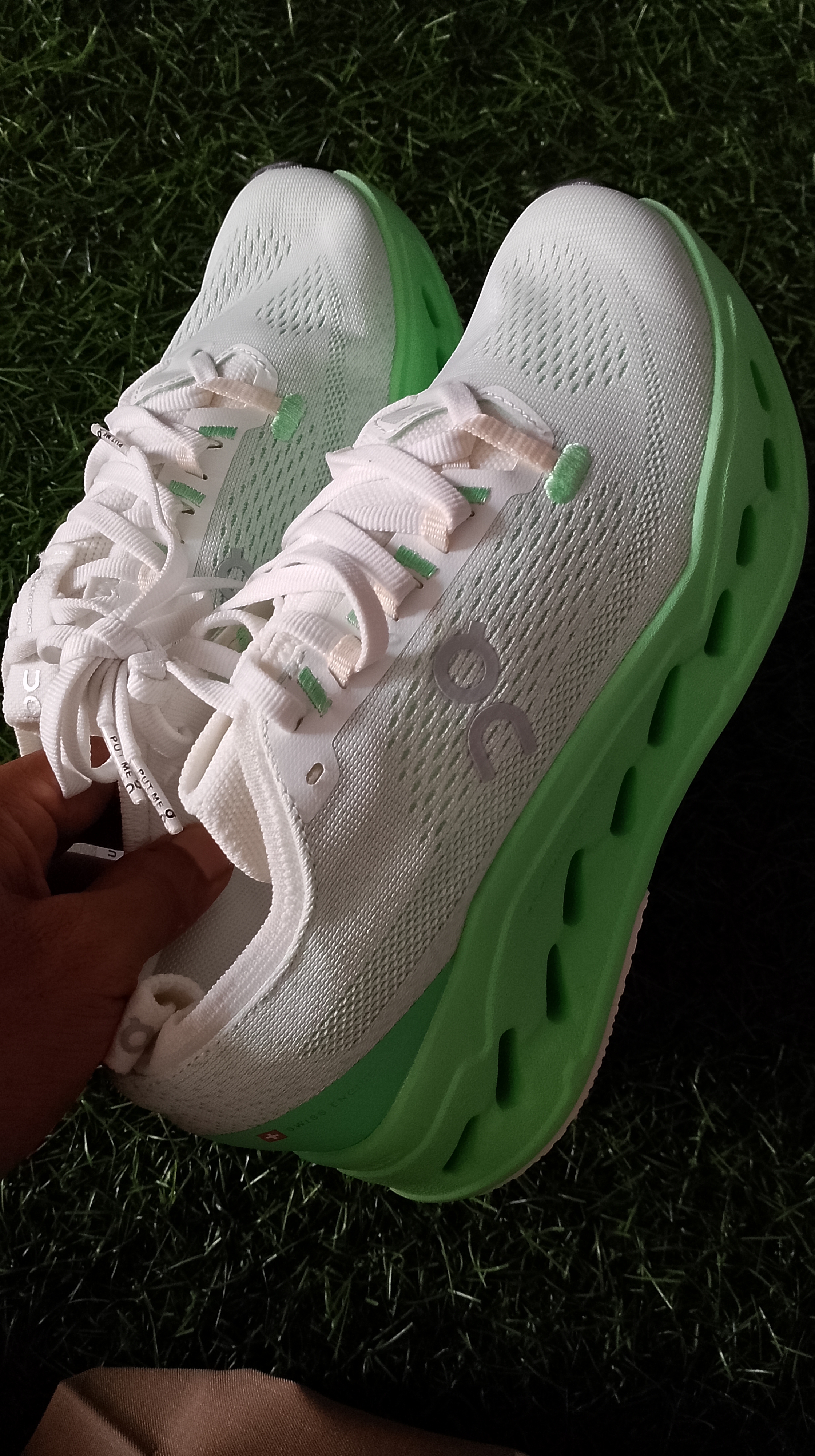On Cloudsurfer Max "Ivory/Honeydew" (atau Mineral Honeydew) foto 3
