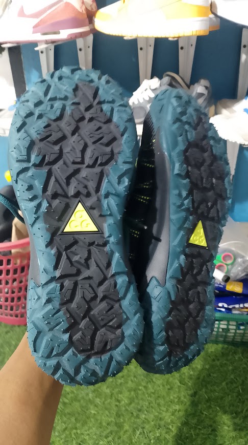 Nike ACG Mountain Fly Gore-Tex (atau dikenal juga sebagai Nike ACG Mountain Fly High foto 2