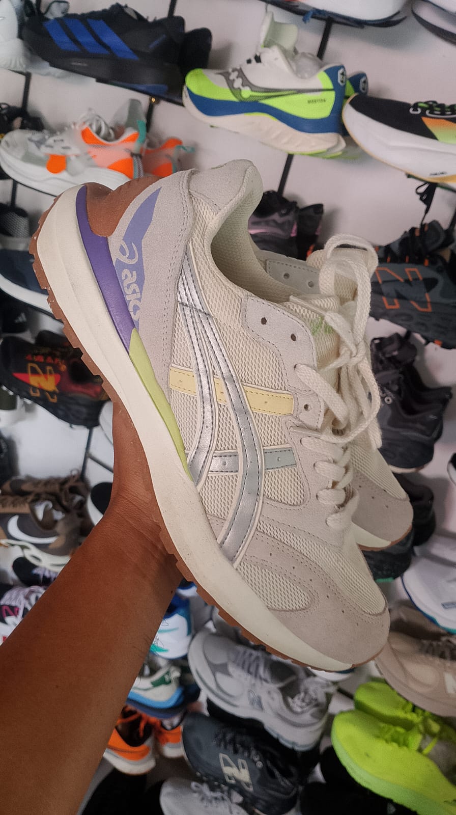 sepatu asics pria foto 3