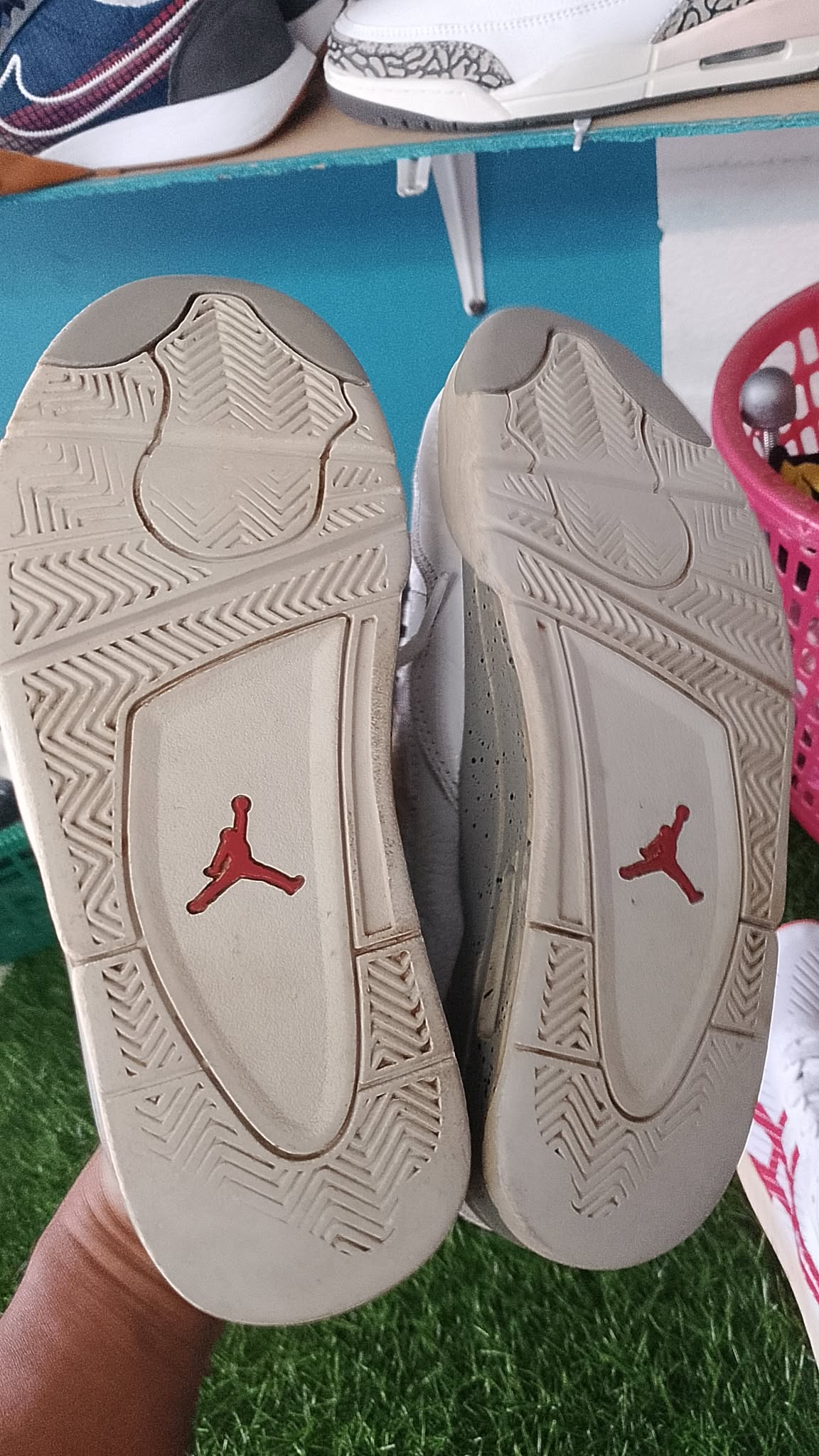 Air Jordan 4 Retro "Linen" (atau dikenal juga sebagai varian "Sand" foto 3