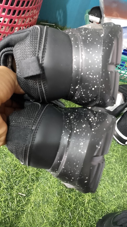 sepatu fullblack nike foto 4