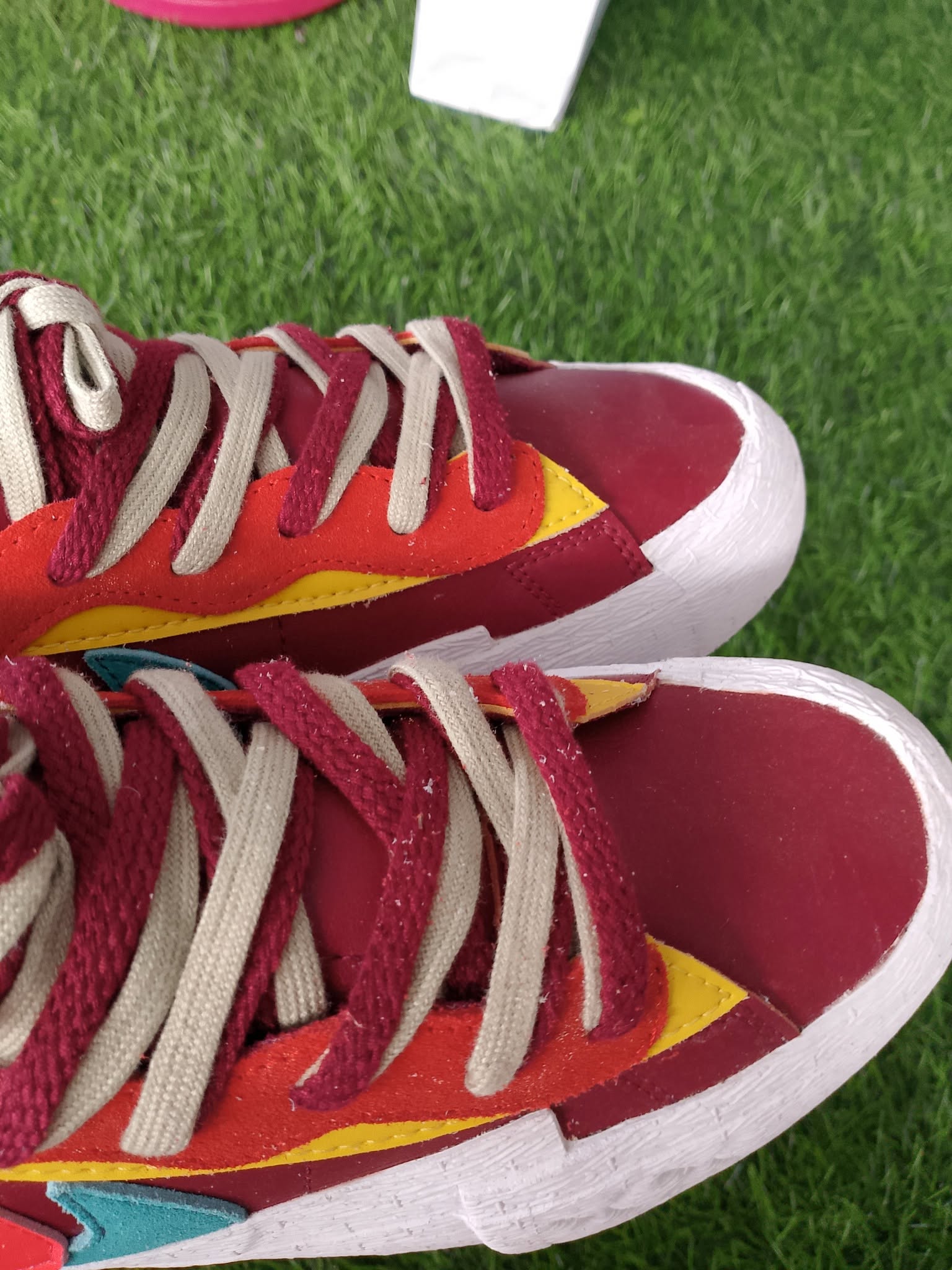 Nike Blazer Low x sacai x KAWS "Team Red" foto 4