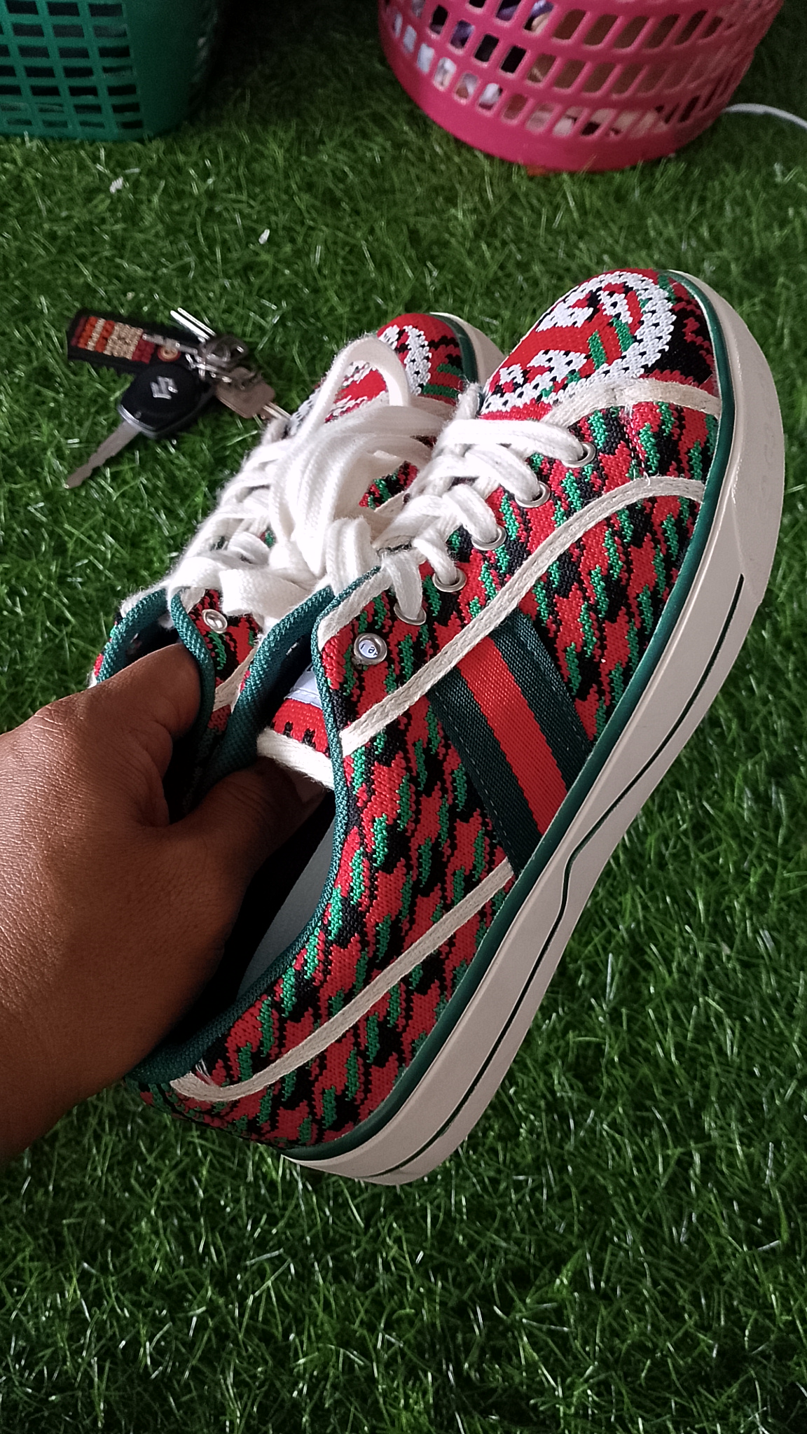 sepatu gucci