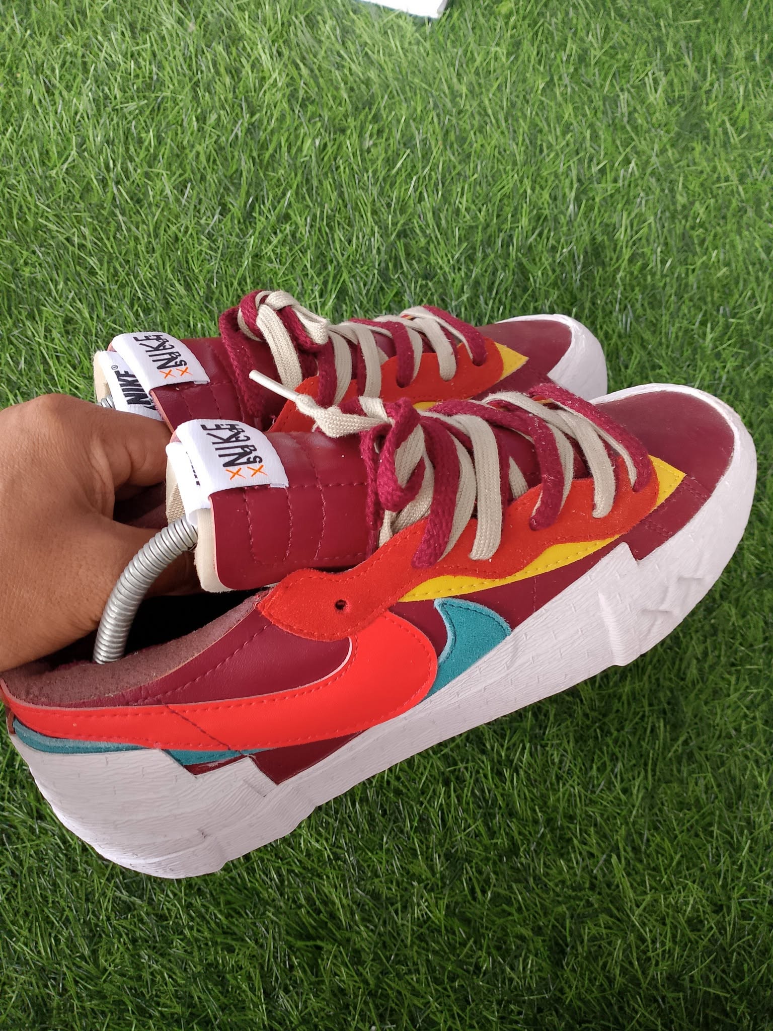 Nike Blazer Low x sacai x KAWS "Team Red" foto 3