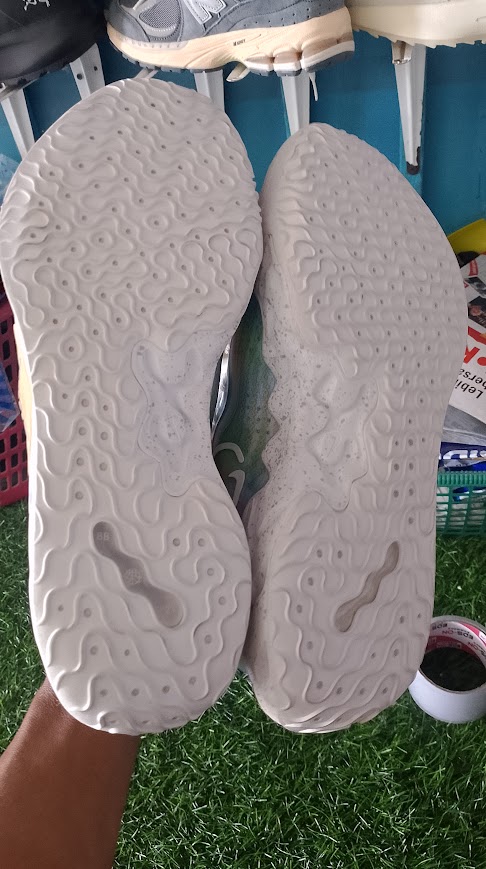 AI Mode conversation   You sent: 1 image  Nike Air Zoom G.T. Run "Tie-Dye foto 2