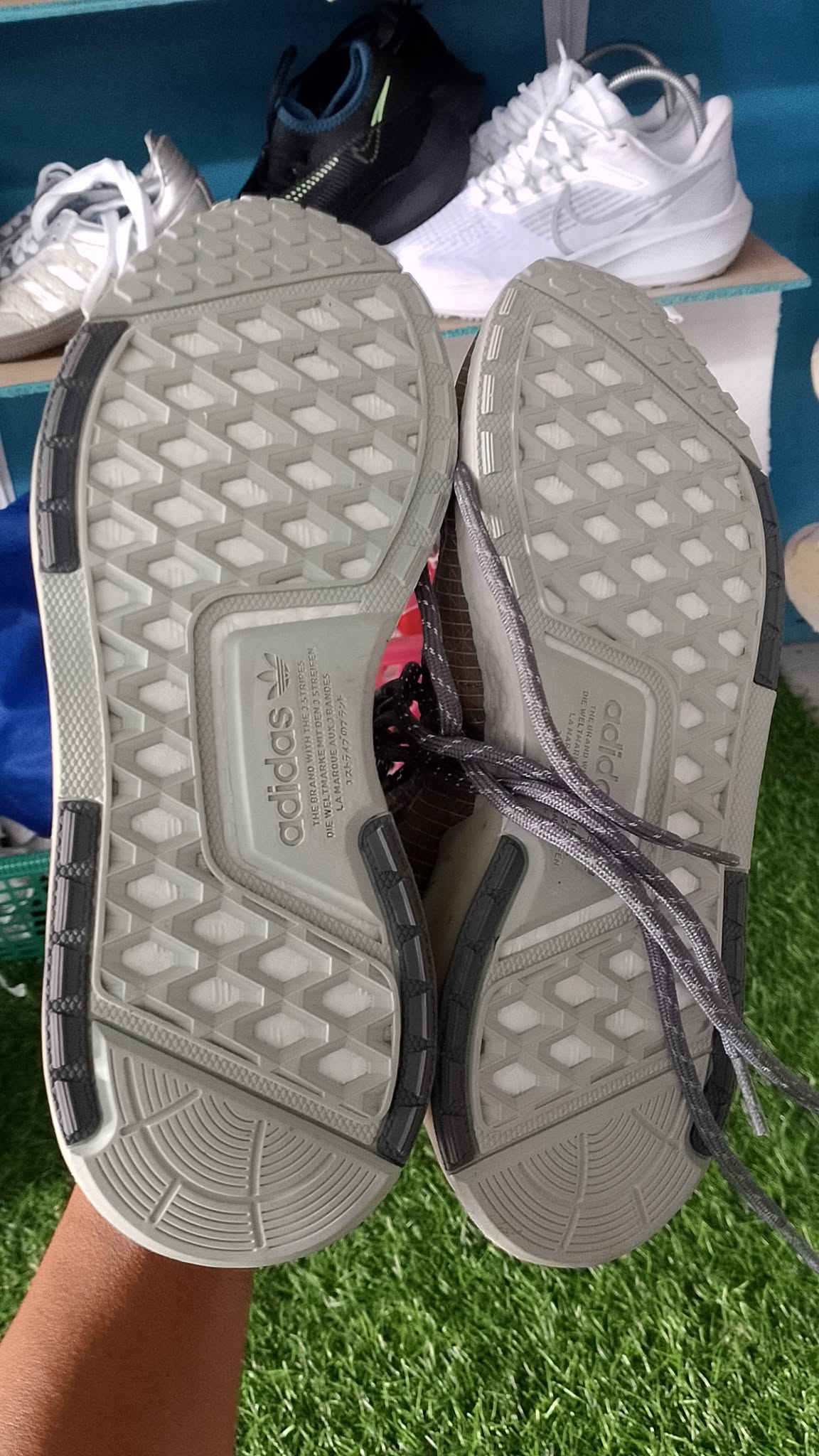 adidas NMD_V3 "Grey Green Glow foto 2